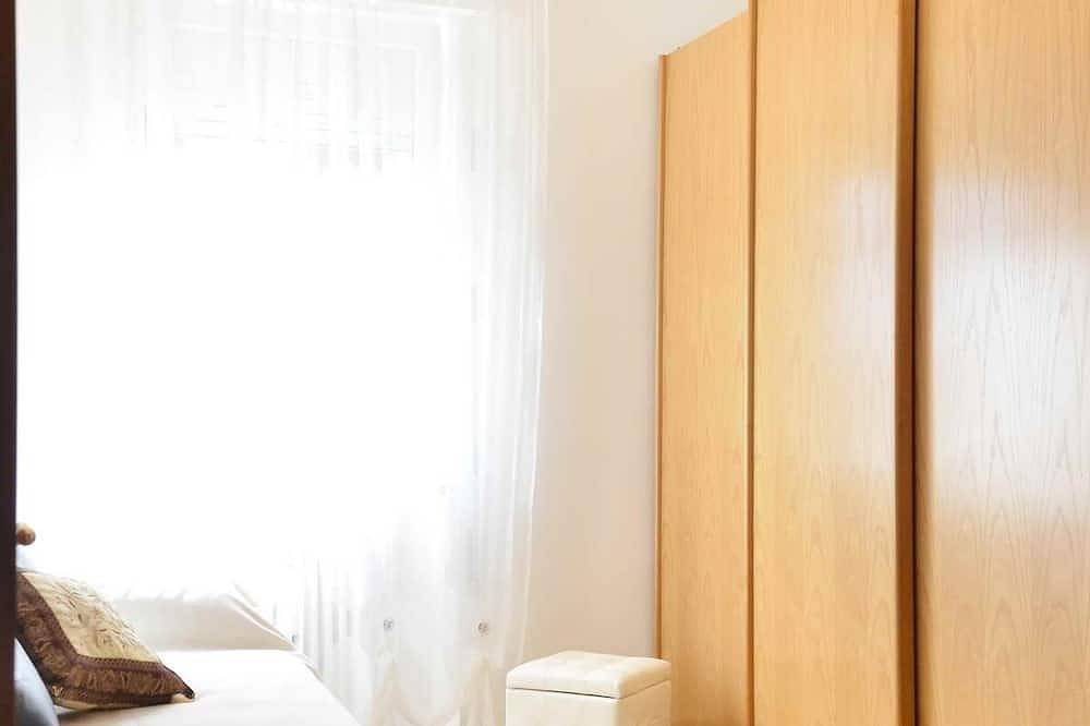 Entire apartment, Apartment Of Silvia - fully furnished rooms - 2km from the historic center in Vicenza, Vicenza Province