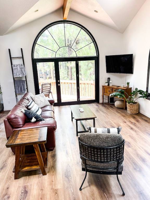 Grand Cabin In the Trees. 10 Mins from Downtown. in Flagstaff, Coconino Nationalwald