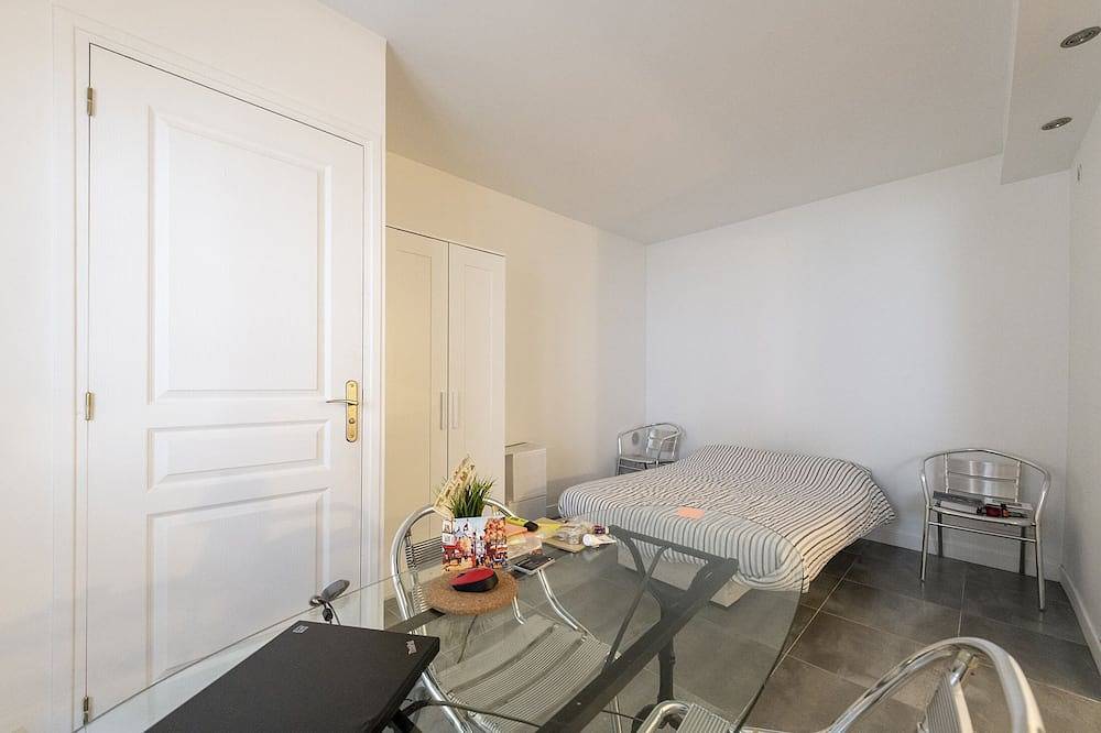 Entire apartment, Renovated studio, comfortable, quiet, downtown, 10 'walk from the castle in Versailles, Yvelines