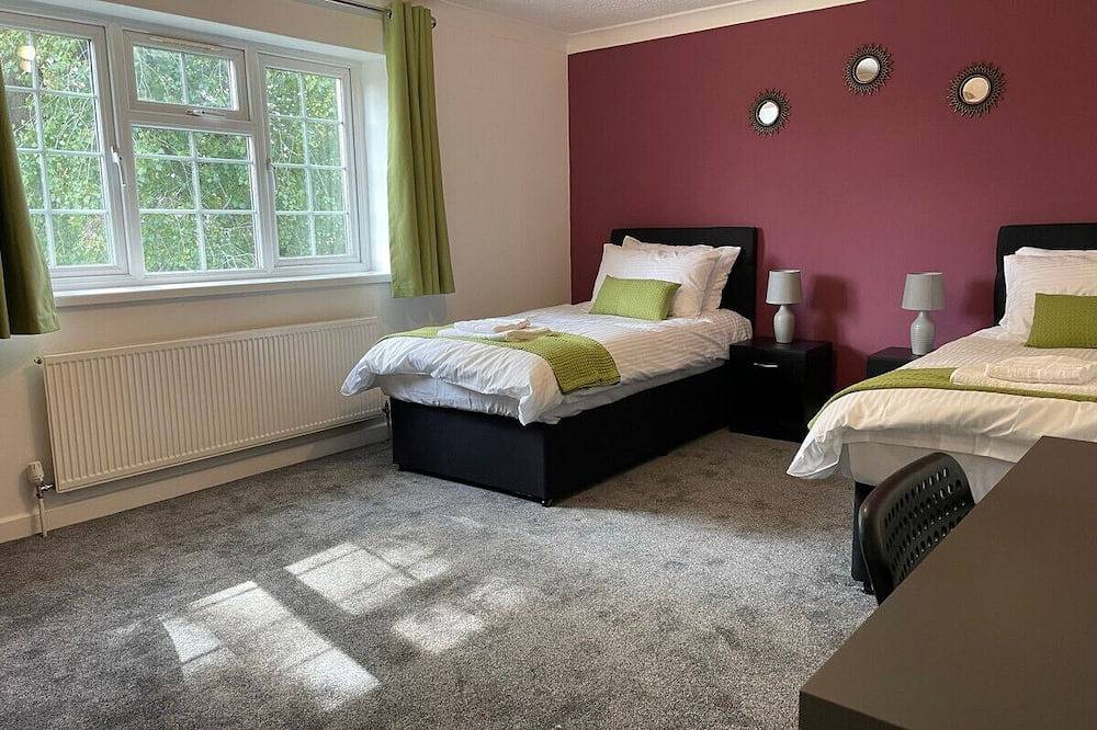 Birch, 7 Large Bedrm, Sleeps 14 in Birmingham, Birmingham e dintorni