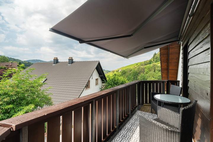 Apartamento inteiro, Apartamento 'Ferienwohnung Wintereck' com vista para a montanha, Wi-Fi e ar condicionado in Bühl-Bühlertal (Baden-Württemberg), Buhlertal