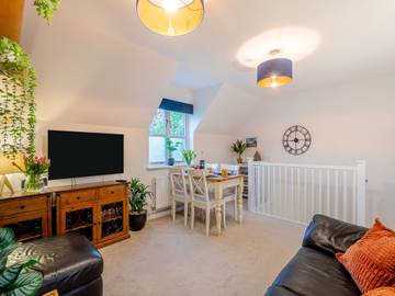 Log Cabin for 2 People in Cambourne, Cambridgeshire, Photo 1