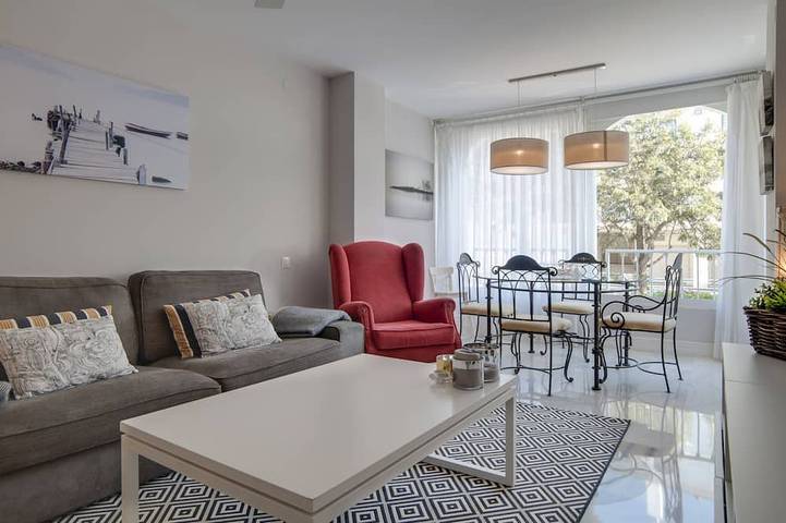 Apartment for 2 people, with pool and garden as well as balcony in Puerto Banús