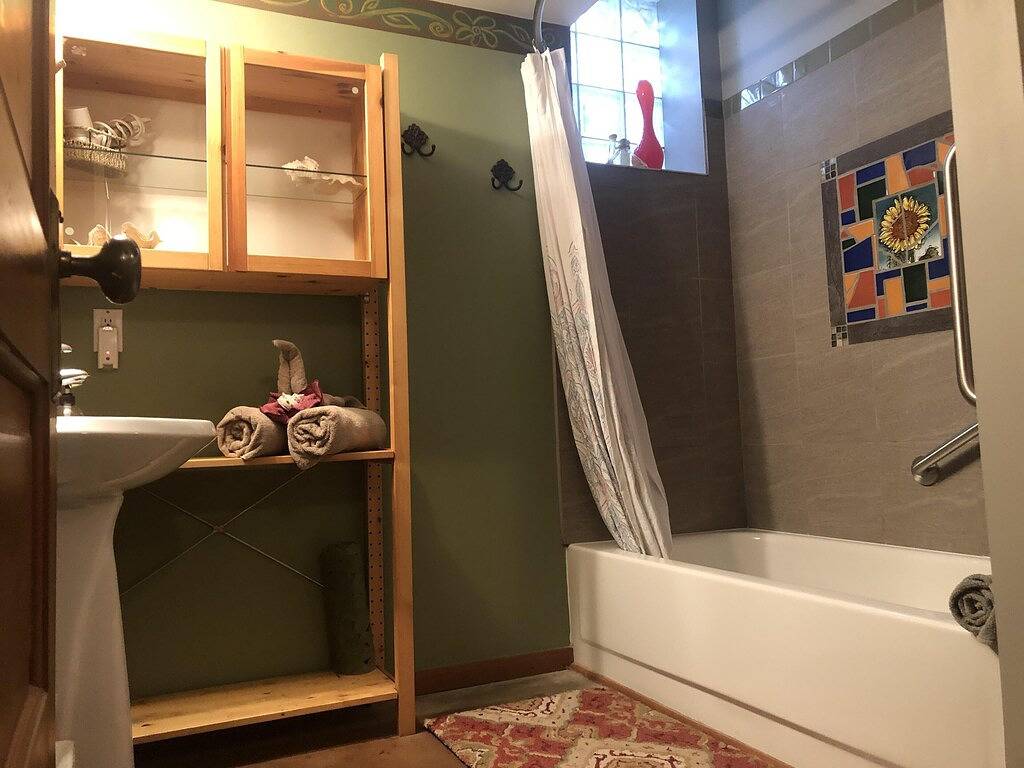 Ganze Wohnung, Mistiso's Place Ferienwohnungen - Silverking Suite in Nelson, Whitewater Ski Resort