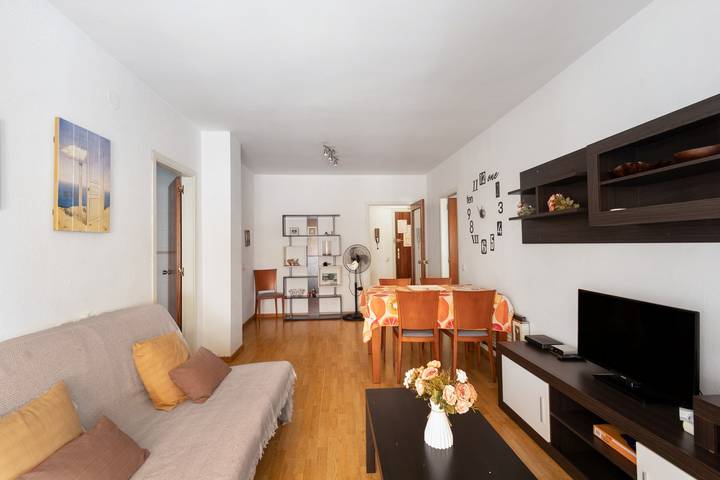 Apartamento entero, Apartamento 'Oasis' con piscina compartida, jardín compartido y Wi-Fi in Sitges, Garraf