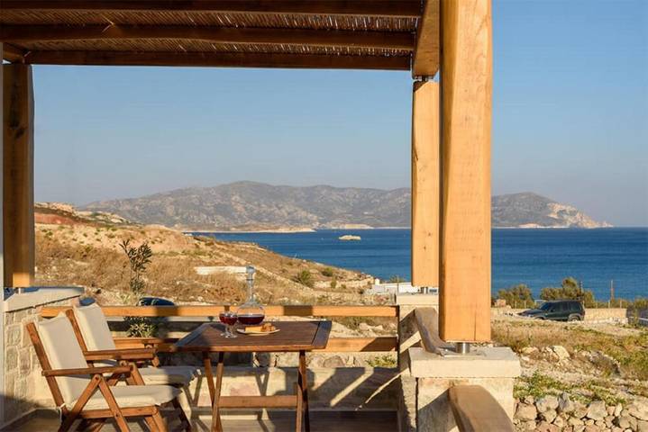 Maison d’hôte pour 3 personnes, avec terrasse et vue dans Milos