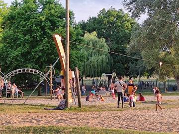 Chalet pour 6 personnes, avec piscine dans la Sarthe