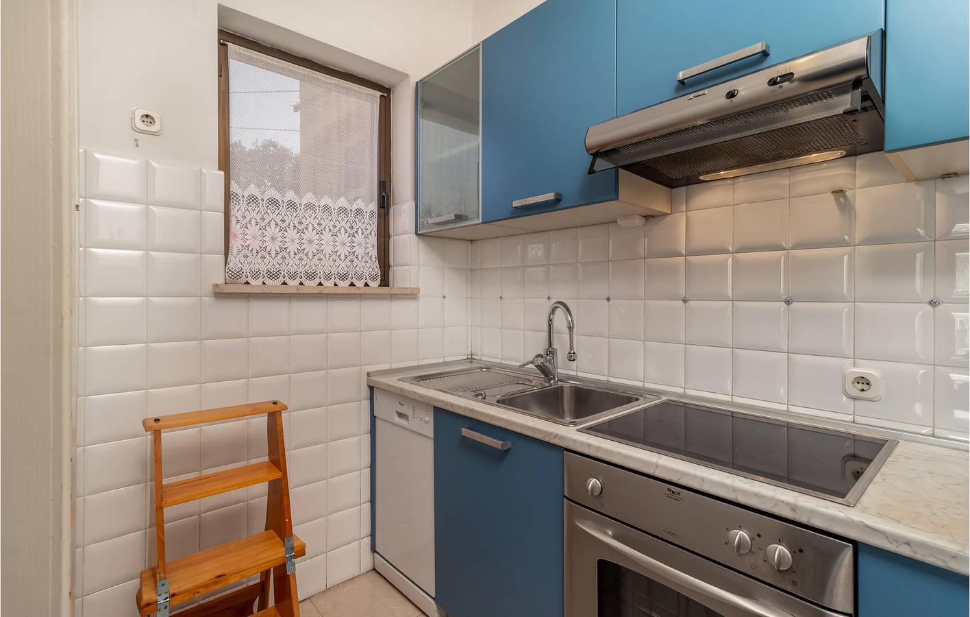 Ganze Ferienwohnung, Gemütliche 2-Zimmer-Wohnung mit Terrasse, Parkplatz und 2 km Entfernung zum Hundestrand in Ika, Opatija Riviera