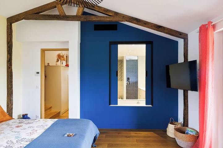 Appartement entier, Studio Baïgura spacieux, vue sur les montagnes, accès direct piscine & spa in Hasparren, Région de Bayonne