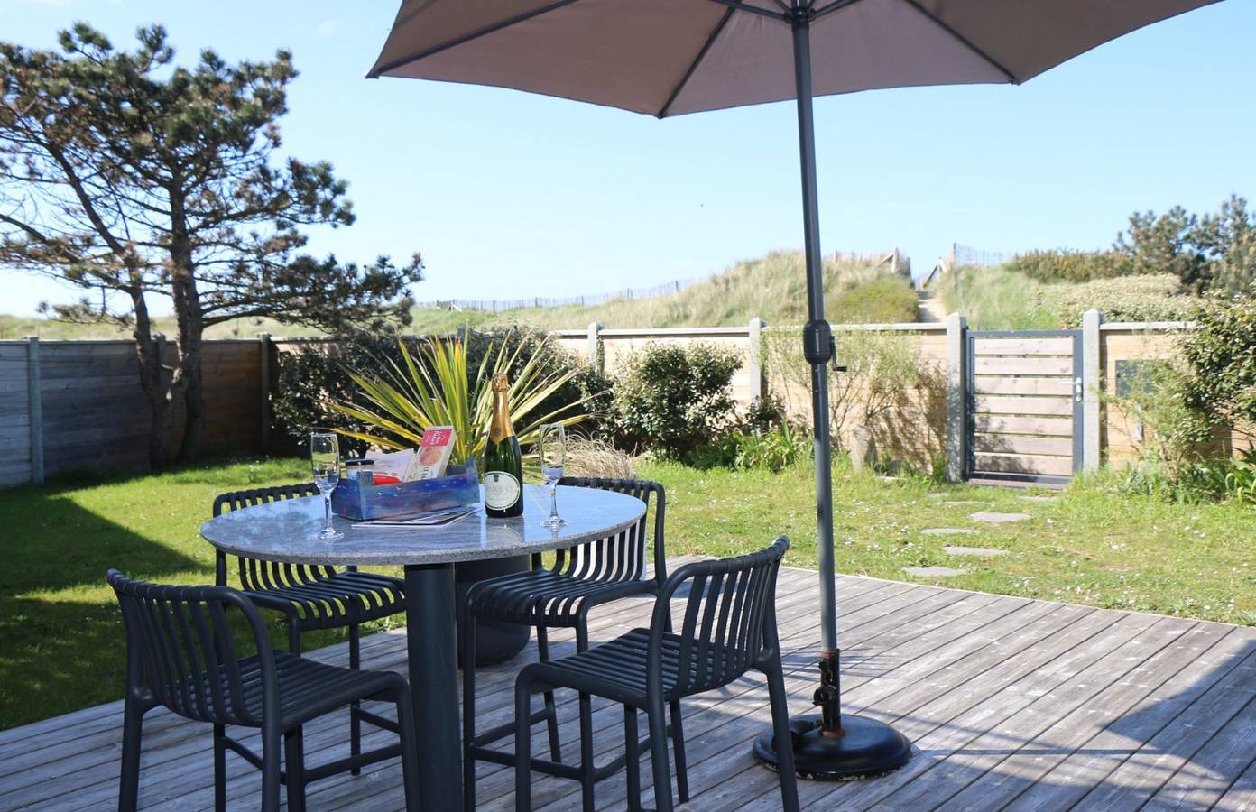 Maison L'Escale, vues mer, à 20 mètres de la plage in Bretteville-sur-Ay, Région de Coutances
