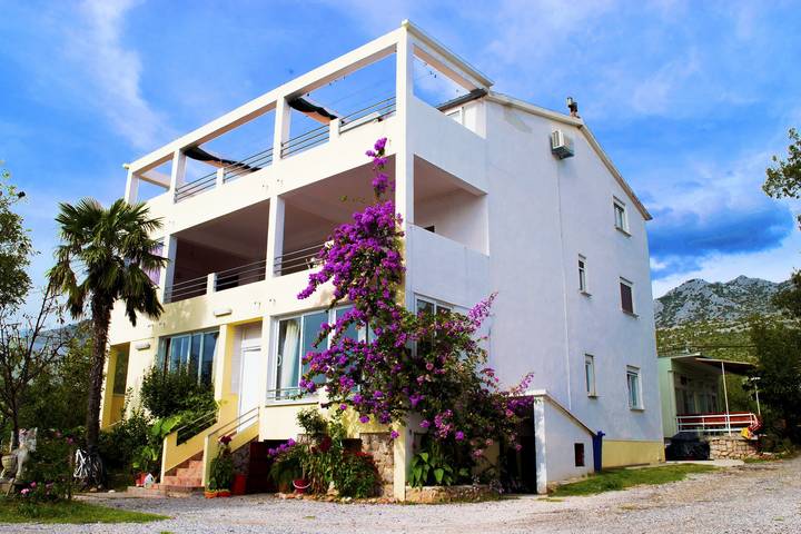 Ganze Wohnung, Ferienwohnung für 3 Personen mit Balkon/Terrasse in Starigrad, Zadar