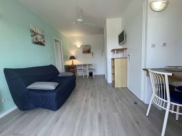 Appartement de vacances pour 4 personnes, avec balcon et piscine, animaux acceptés
