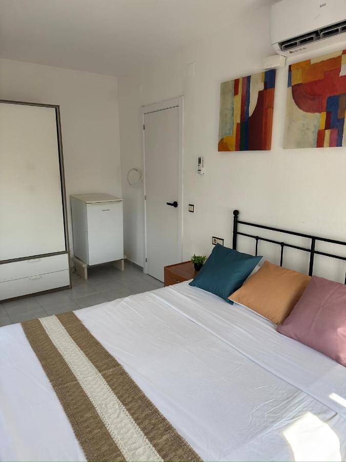 Location de vacances pour 6 personnes, avec vue ainsi que piscine et jardin dans Segur de Calafell - 4