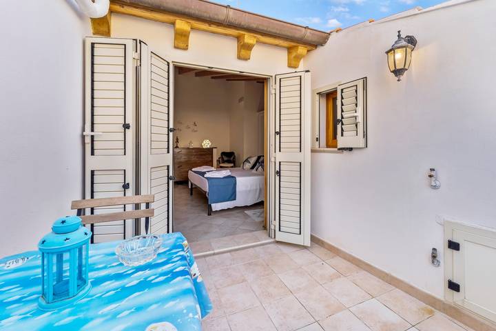 Holiday Home "Sweet Dream House" with Private Terrace & Wi-Fi in Carloforte, Sulcis Iglesiente