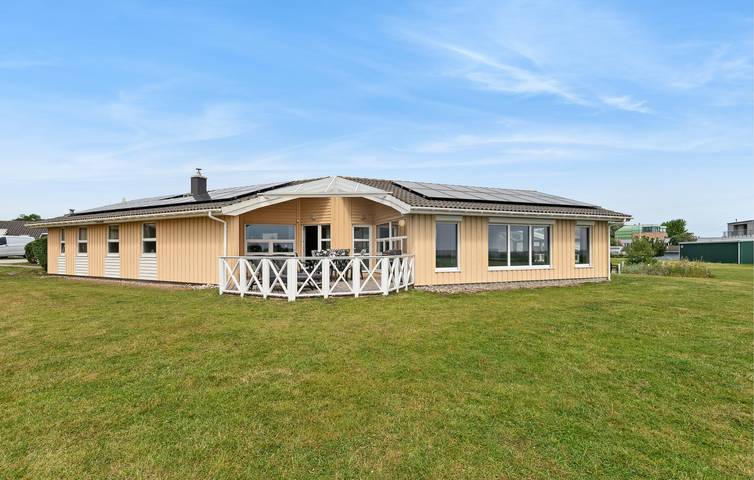 Ferienhaus für 12 Personen, mit Terrasse und Whirlpool sowie Garten und Pool in Schönhagen - 2
