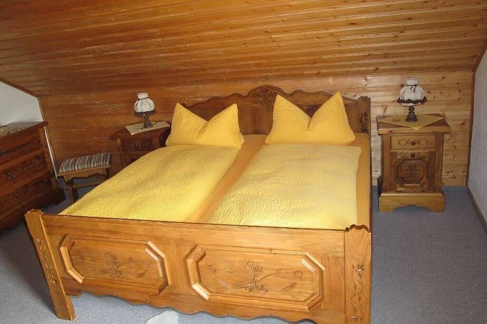 Ganze Wohnung, 90qm große Ferienwohnung für 4 bis 6 Personen mit Sonnenterrasse in Haidmühle, Ostbayern