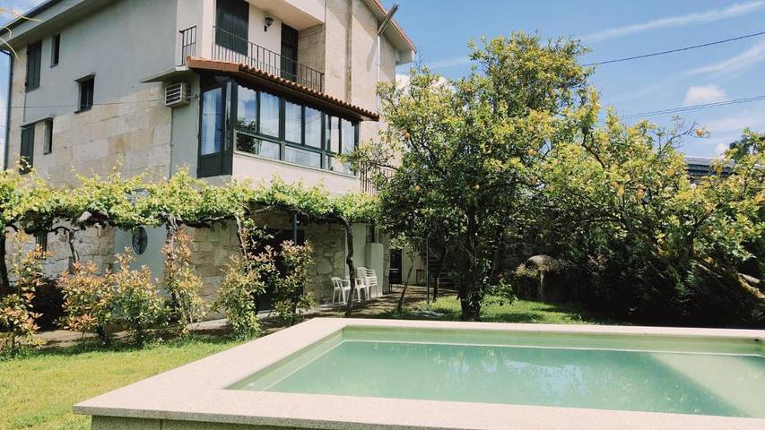 Casa de vacaciones para 10 personas, con Balcón y Terraza además de Jardín y Piscina en Mondariz