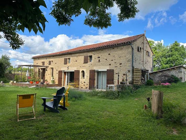 Location de vacances pour 3 personnes, avec vue ainsi que jardin et piscine à Sauveterre-la-Lémance - 3