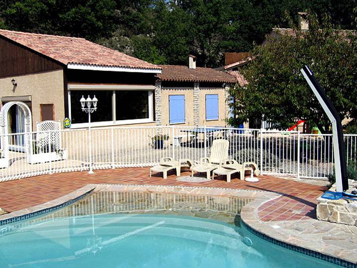Gîte pour 4 personnes, avec piscine ainsi que jardin et terrasse à Noyers-sur-Jabron