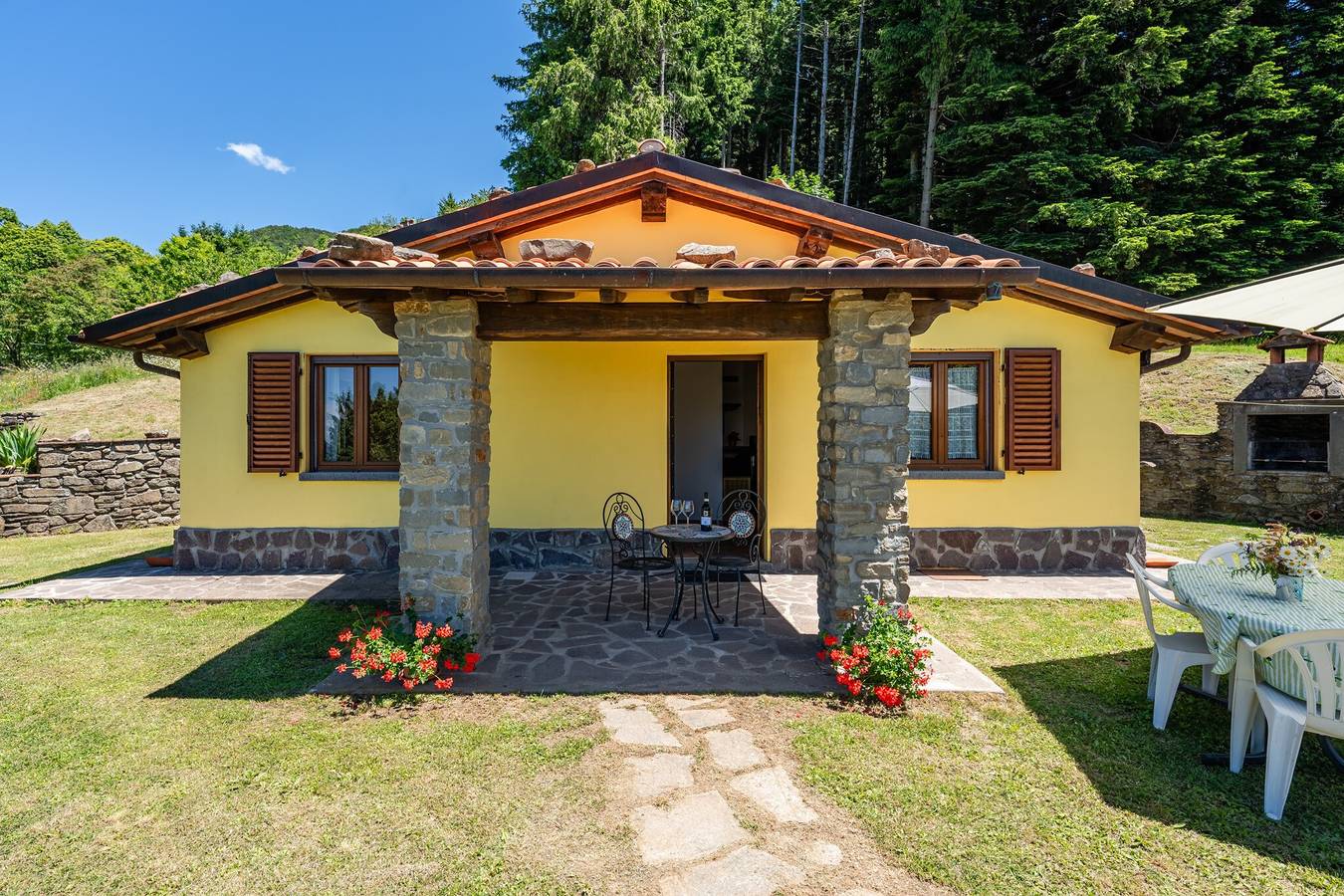 Chalet « Casa Albereta » avec vue sur les montagnes, piscine privée et terrasses privées in Bagni di Lucca, Province de Lucca