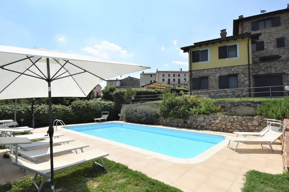 La Corte Bricca (Casetta) in Castana, Oltrepò Pavese