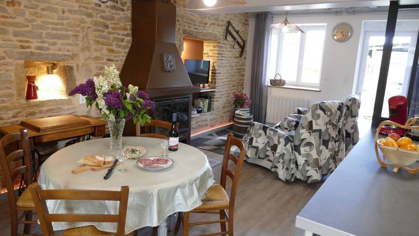 Gîte pour 4 personnes, avec terrasse et jardin, animaux acceptés dans Jalogny - 3