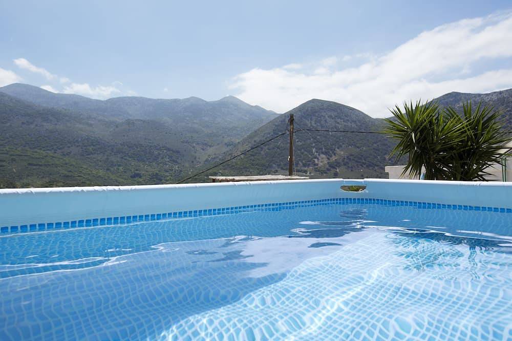 Immerse Yourself in the Breathtaking Terrace View and Refreshing  Pool Bliss! in North Crete