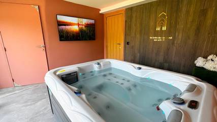 Maison d’hôte pour 7 personnes, avec jacuzzi et terrasse ainsi que jardin et sauna à Tournai