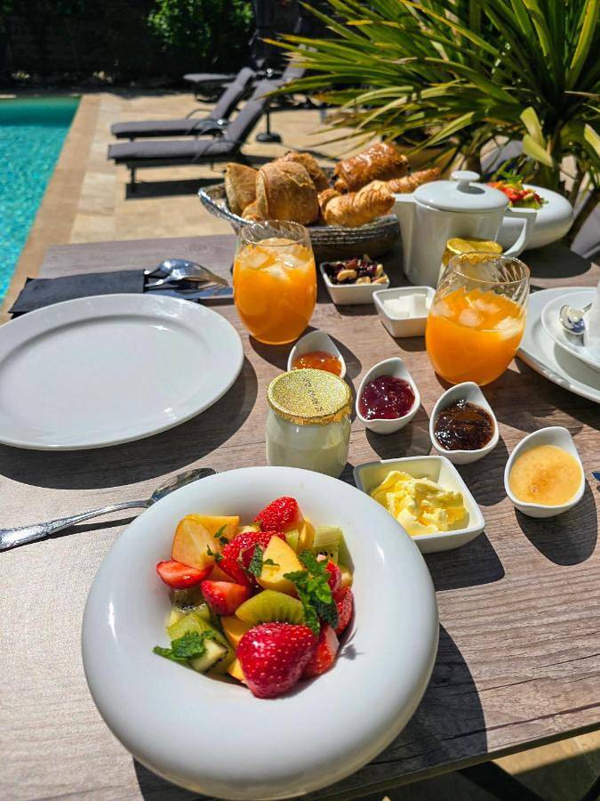 Chambre d’hôte pour 2 personnes, avec vue ainsi que jardin et piscine à Lussan - 4