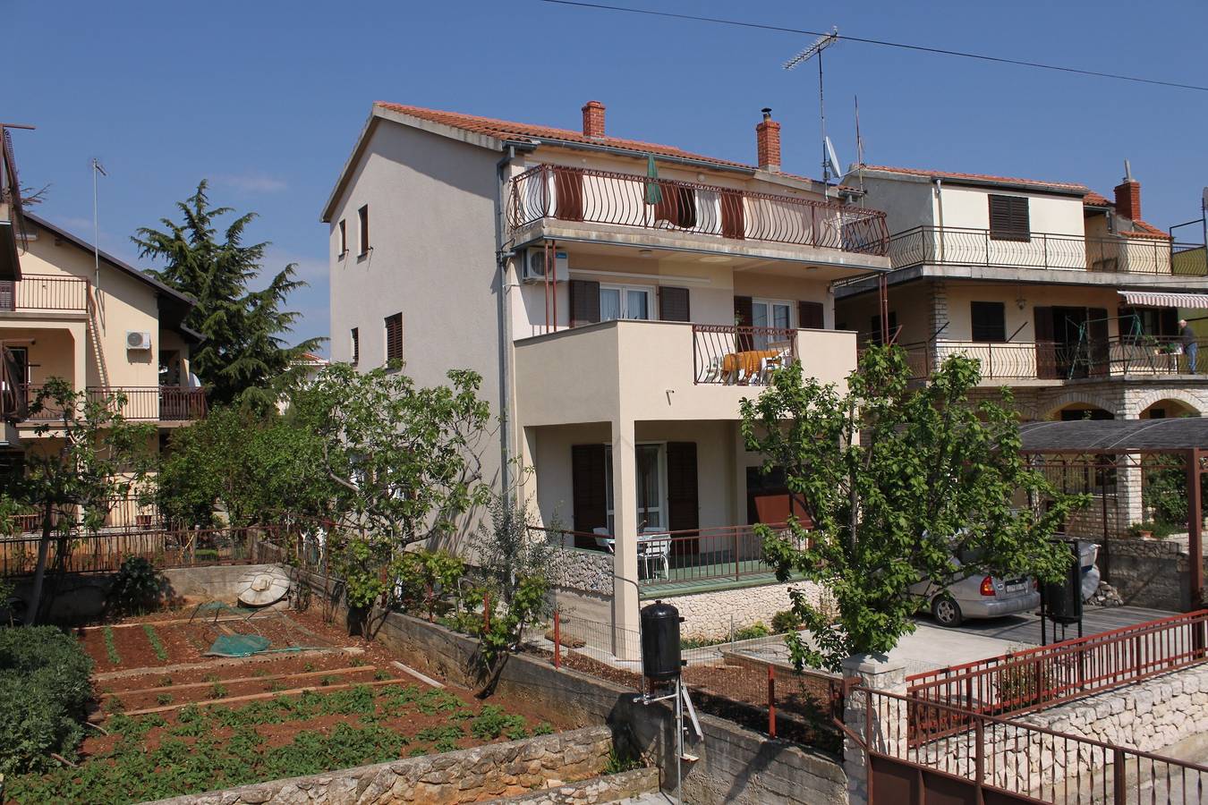 Ganze Wohnung, 3-Zimmer-Ferienwohnung mit Terrasse und Meerblick Srima - Vodice A-6099-b in Srima, Šibenik-Knin