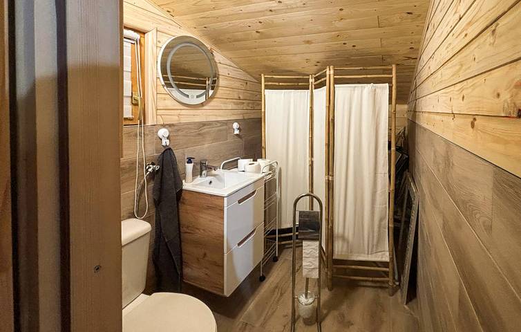 Geräumige 120 m² große Wohnung mit WLAN, Klimaanlage, Terrasse und Parkplatz in Zagreb und Umgebung