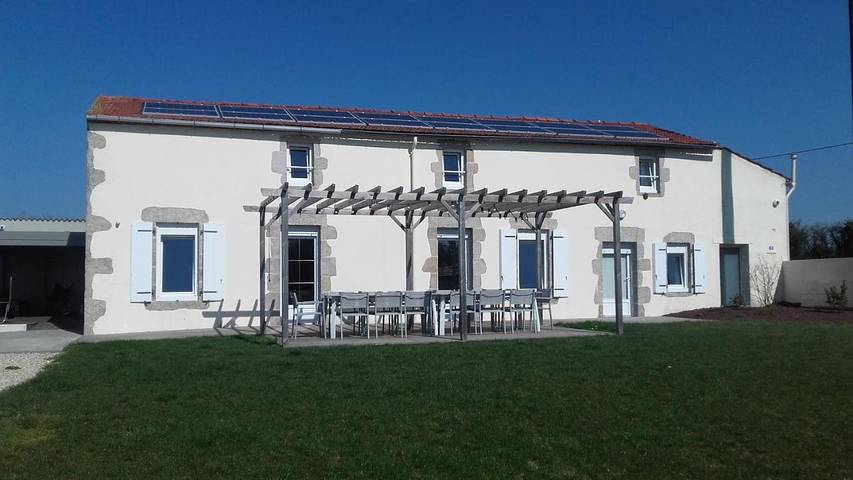 Location de vacances pour 20 personnes, avec piscine ainsi que jardin et jacuzzi à Les Herbiers - 4