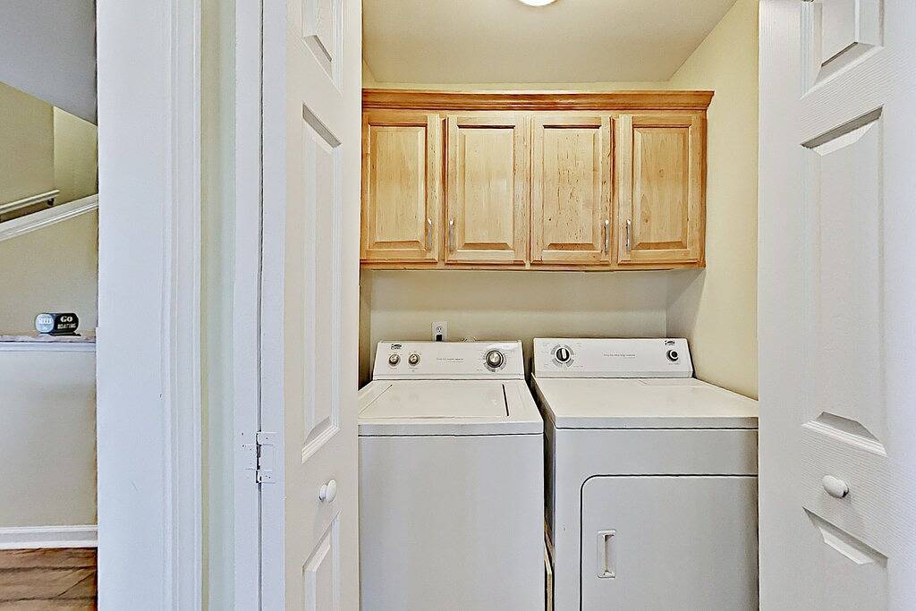 Dog-friendly multi-level home with pool, full kitchen, central Ac & washer/dryer in Corpus Christi, Mustang Island