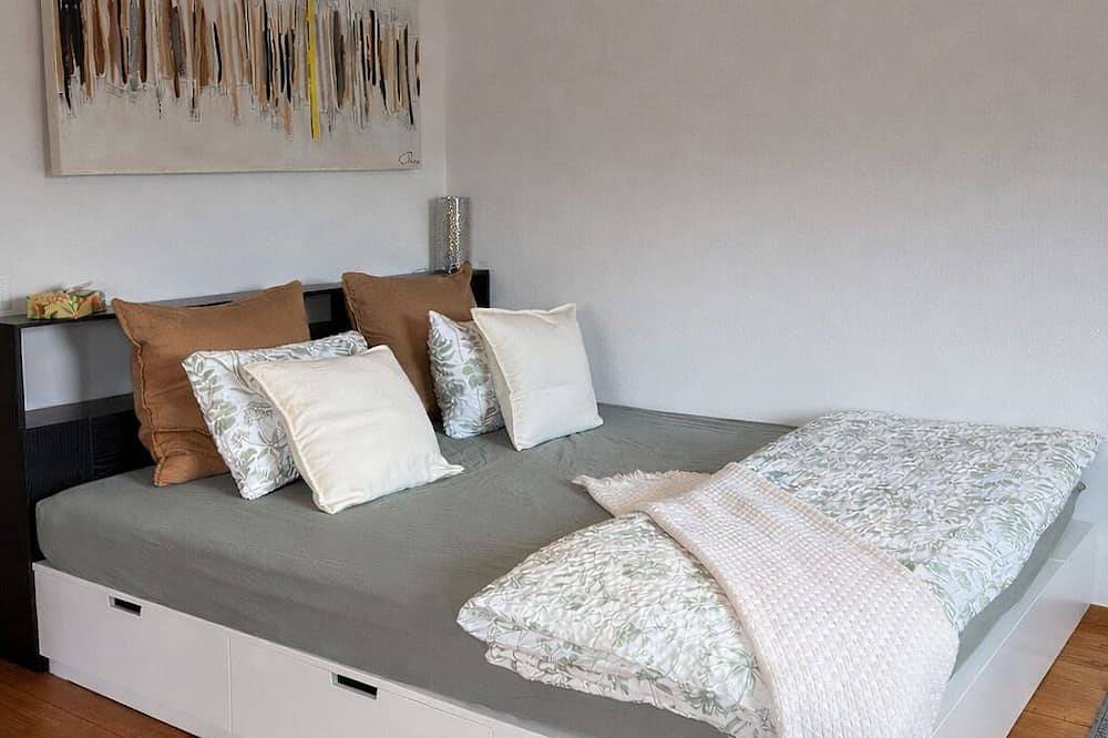 Modern Eriswil Studio w/ Cinema, Bathtub & Parking in Eriswil, Kanton Bern
