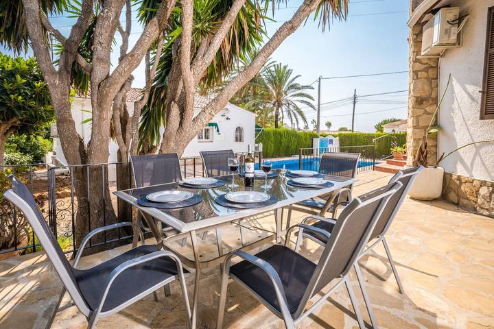 Villa "Hania" con vistas al mar, piscina comunitaria y Wi-Fi in Benisa, Costa Blanca