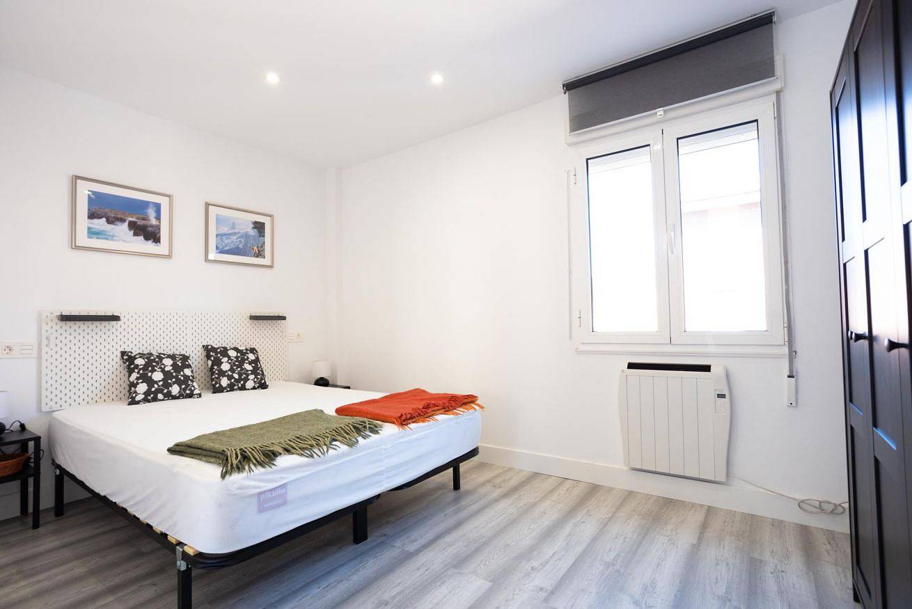 Ganze Wohnung, Gemütliche 1-Zimmer-Wohnung, 1,5 km vom Strand Playa de Poniente entfernt in Gijón, Costa Verde (Spanien)