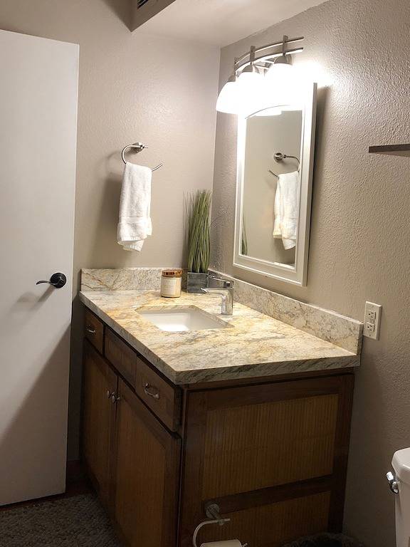 Ganze Wohnung, Direct Beachfront w / Superior Views. Kürzlich renoviert, neue Klimaanlage, Schlafmöglichkeiten für 6. in Maalaea, West Maui