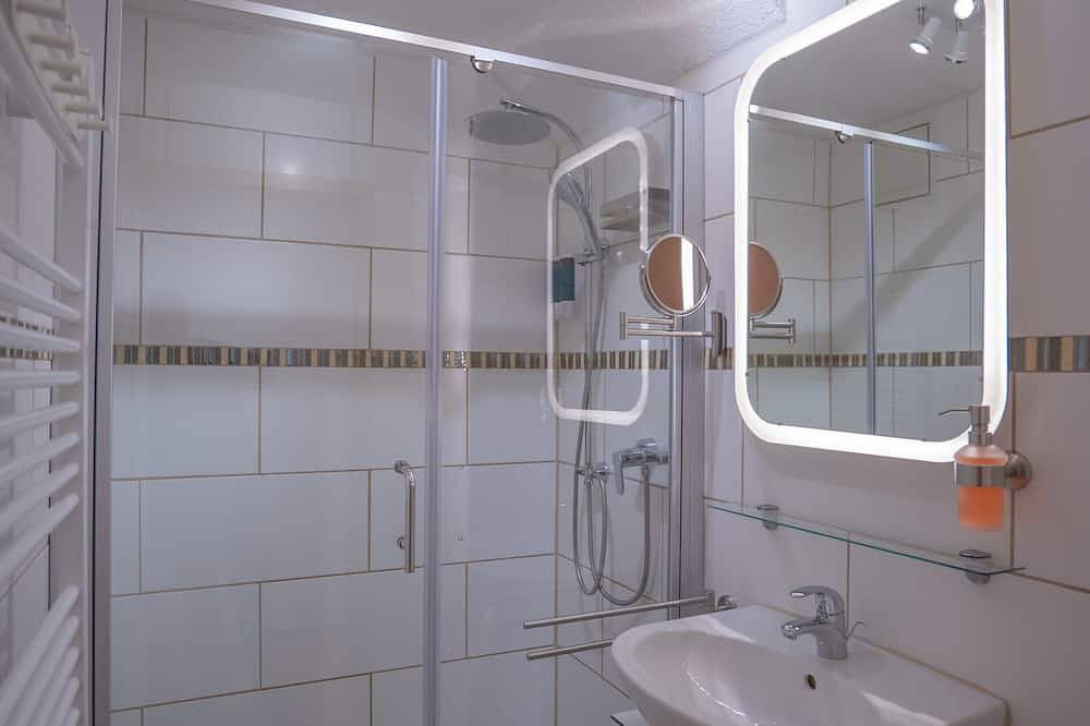 Apartamento entero, Apartamento-Estándar-Baño privado externo-Vista a la Ciudad-og 1 in Reutlingen, Neckar-Alb
