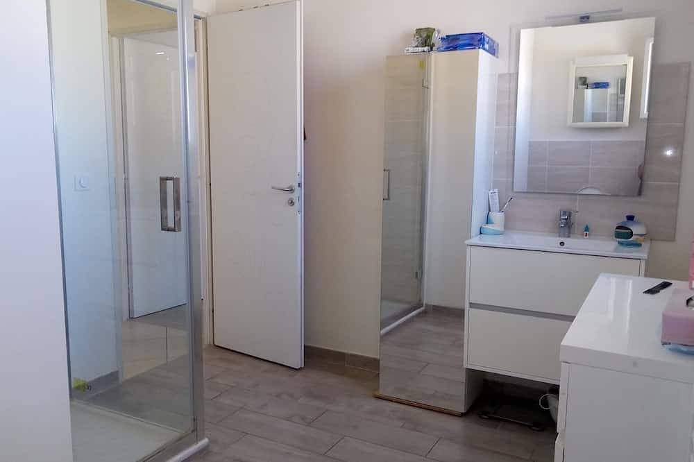 Maison Sans vie a vie vue sur les Corbières 5 km de la mer 75 de L'espagne in La Palme, Côte d'Améthyste