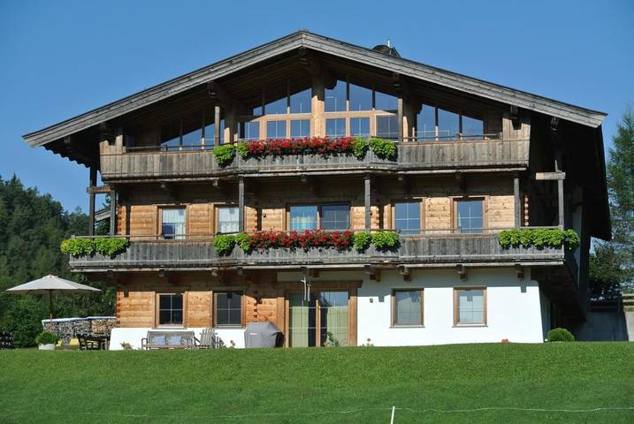 Ferienwohnung für 8 Personen, mit Balkon und Terrasse sowie Garten und Seeblick in Scheffau am Wilden Kaiser
