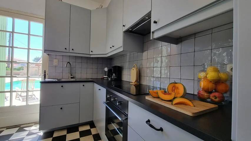Location de vacances pour 13 personnes, avec terrasse et piscine, animaux acceptés à Olonzac - 4