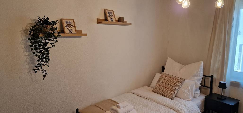 Ferienhaus 'M B Homes Albstadt' mit Bergblick, privater Terrasse und Wlan und Einzelzimmer in Albstadt, Neckar-Alb