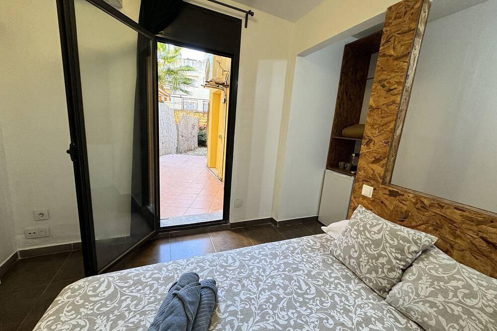 Apartamento entero, Hermosa planta baja nueva con patio y baño privado!! in Mataró, Costa del Maresme