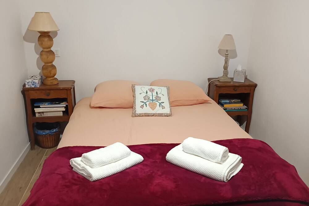 Entire apartment, Detached 50 m2 apartment in village house. in Caromb, Parc naturel régional du Mont-Ventoux