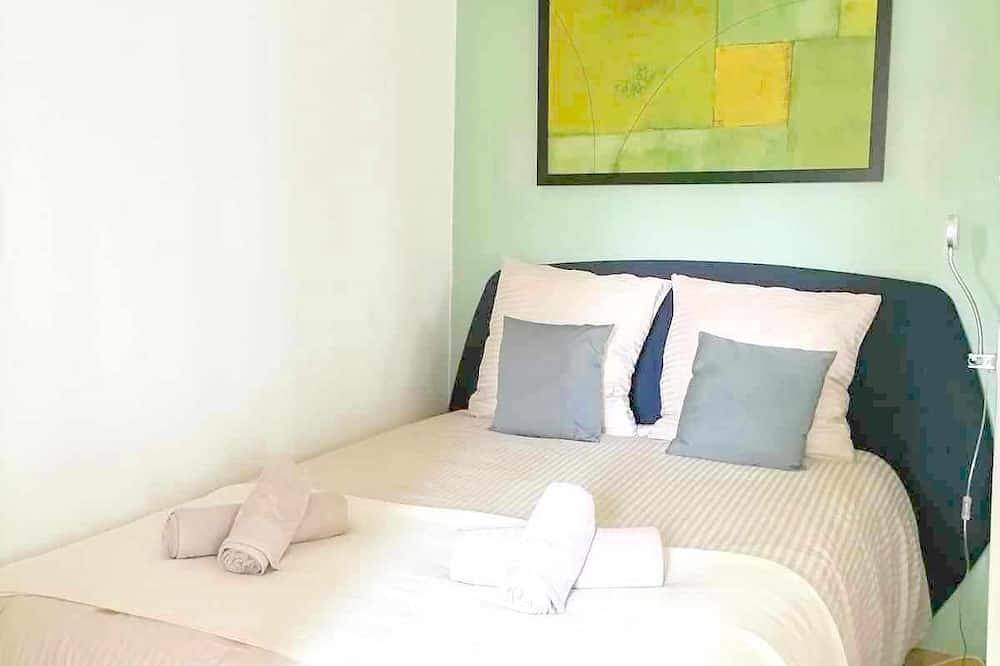 Apartamento entero, Apartment with its own garden, very serene.  in Le Chesnay, Yvelines