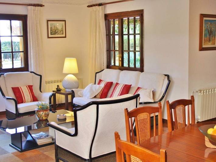 Chalet para 10 personas, con jardín además de terraza y piscina en Maresme - 2