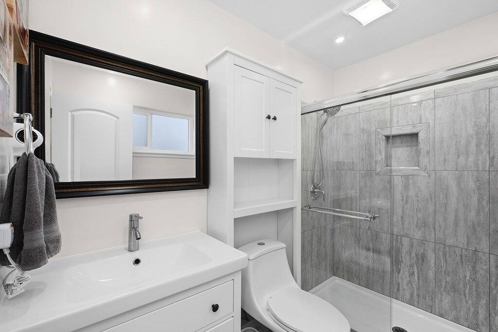 Pristine Upgraded 3B/2Bth w Easy Access to in Fresno, Fresno County