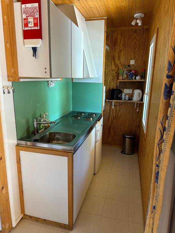 Parc de vacances pour 5 personnes, avec terrasse et piscine ainsi que jardin et vue, animaux acceptés dans Lac de Castillon - 4