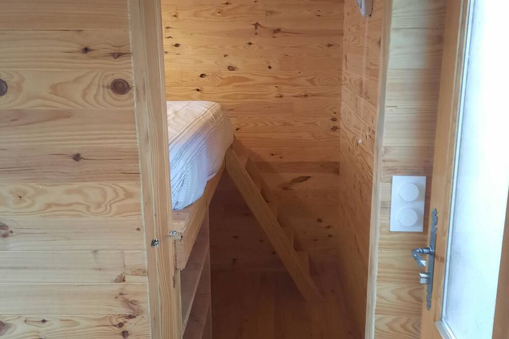 Chalet perched between river and lake in Villefranche-de-Panat, Aveyron (desambiguación)