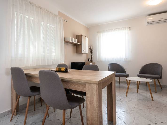 Ferienhaus für 5 Personen, mit Terrasse und Garten in Poreč - 3